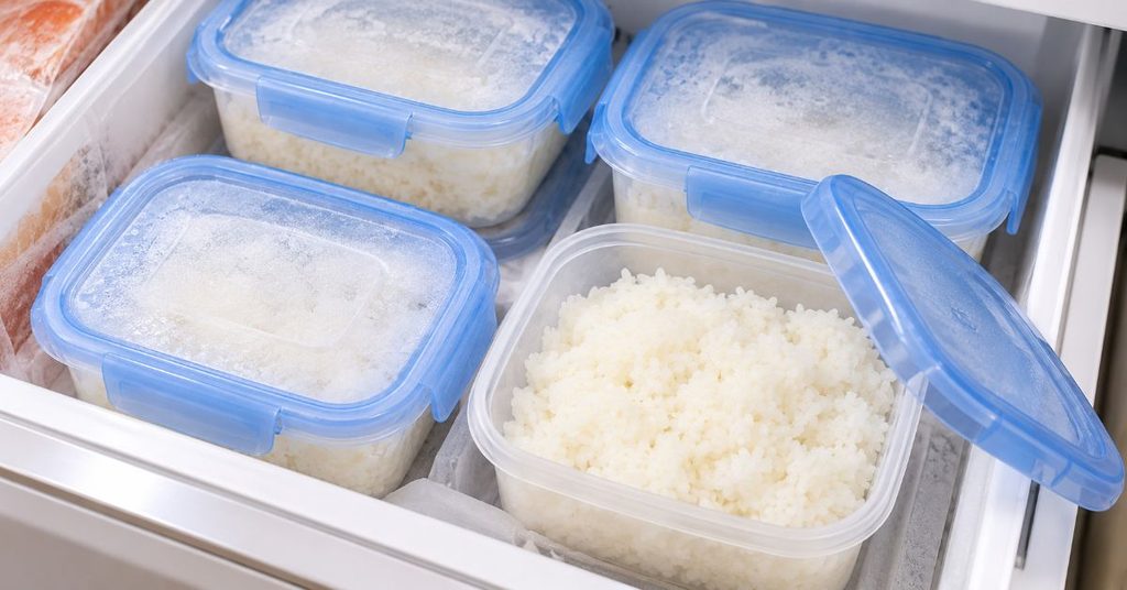 保存容器に1食分ずつ入れた冷凍ご飯