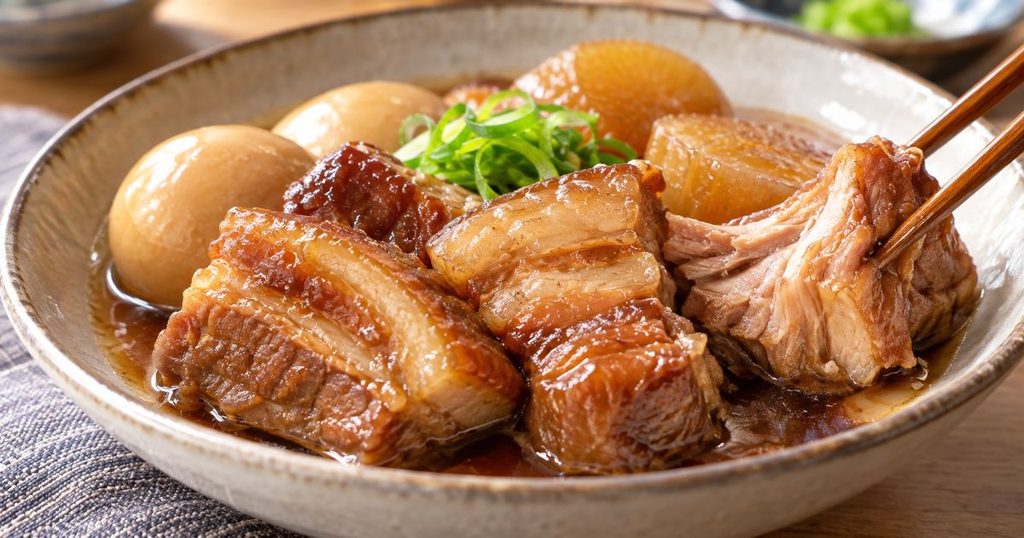 やわらかく煮込まれた豚の角煮