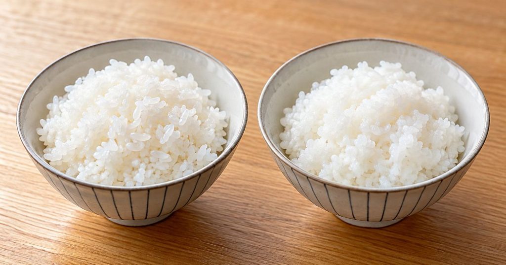 食感の違いをイメージした2つの茶碗の白ごはん