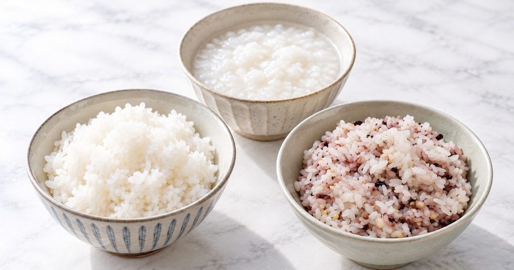 白ごはん・おかゆ・雑穀米を3つの器に盛った画像